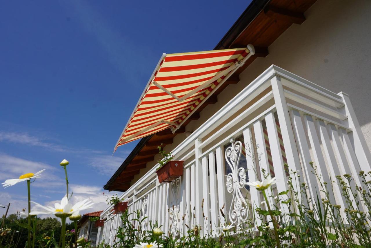 4 Villa *