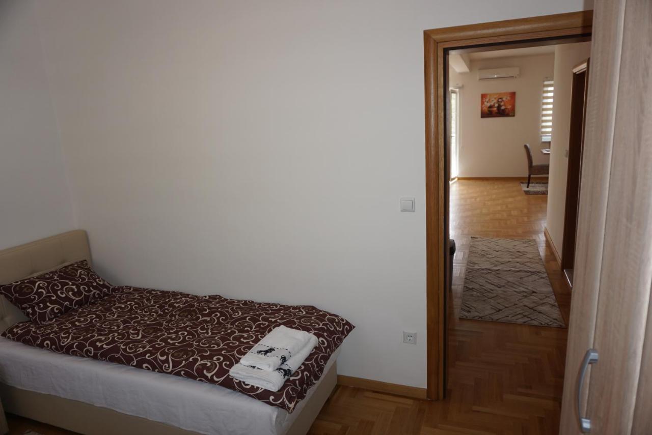 4 * Sarajevo