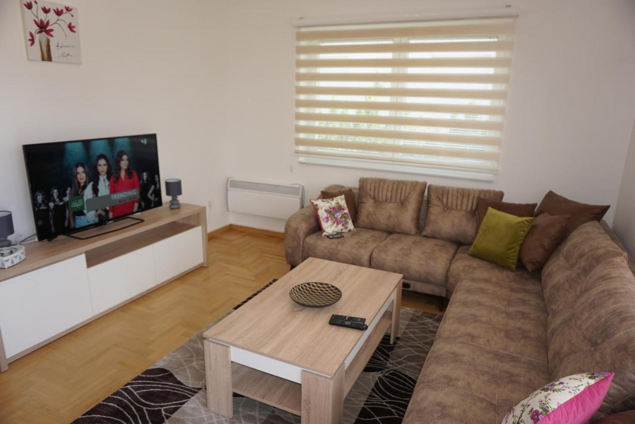 Villa 4 *